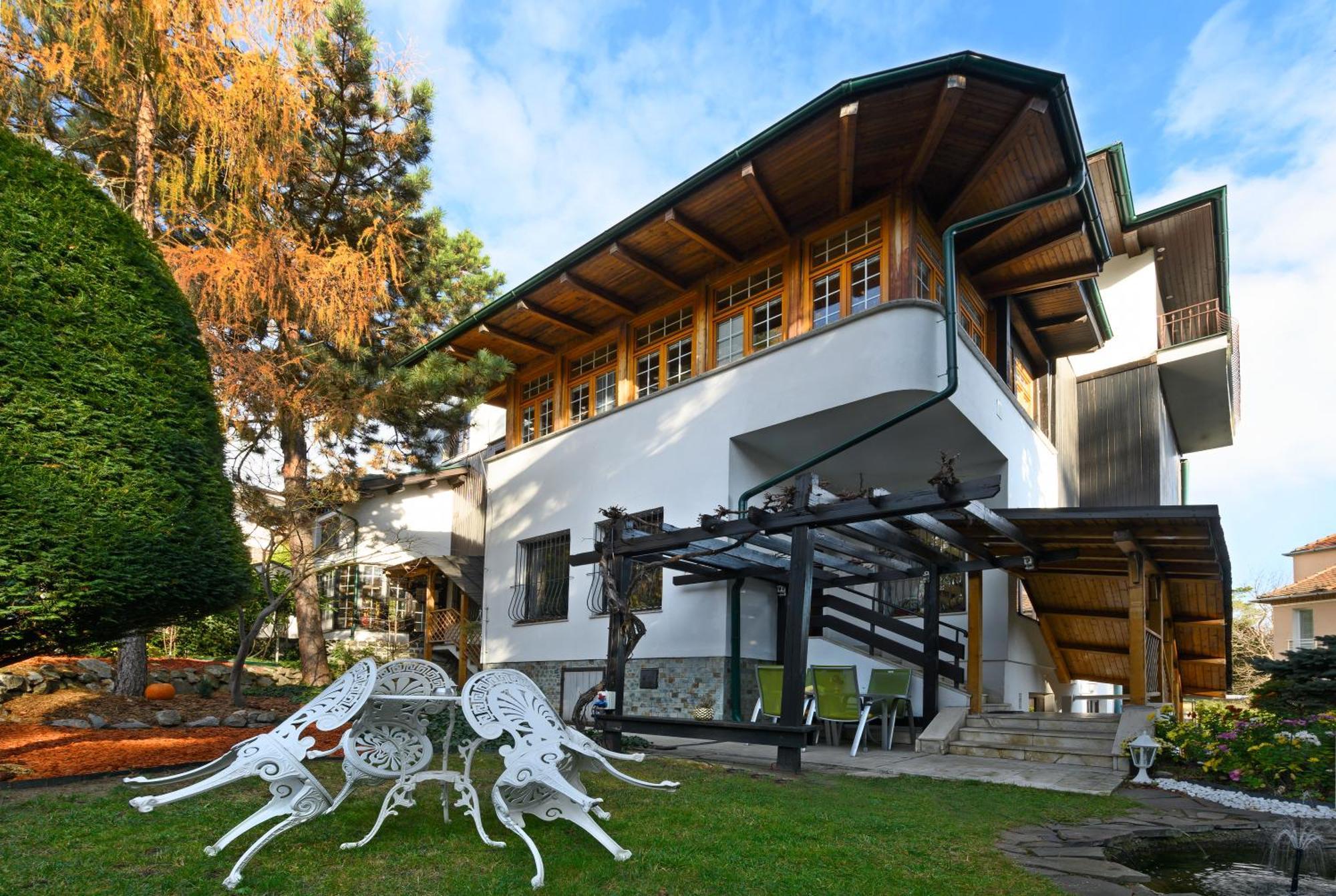 Panoramic Castle Suite With Free Private Parking Братислава Экстерьер фото