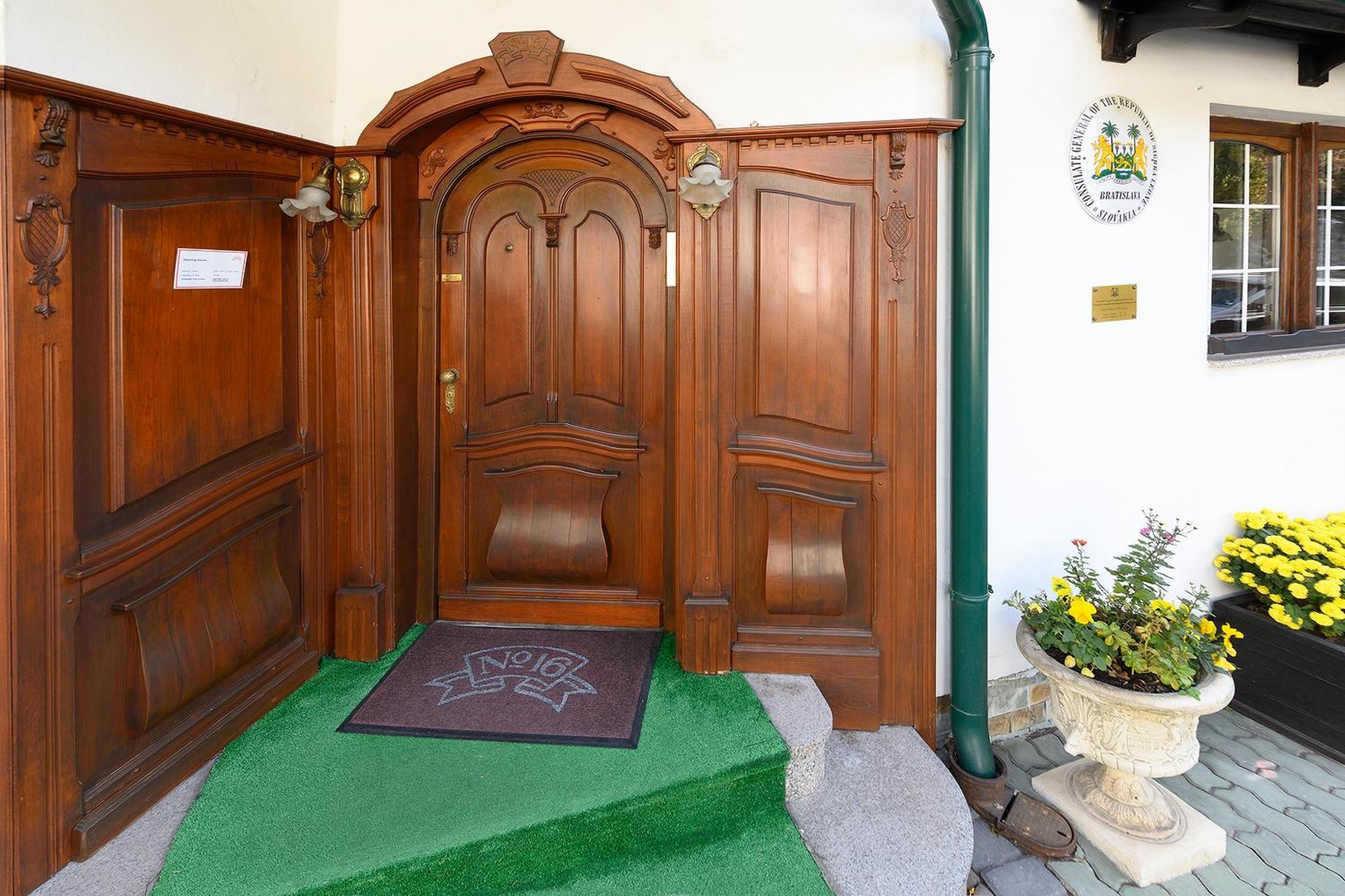 Panoramic Castle Suite With Free Private Parking Братислава Экстерьер фото