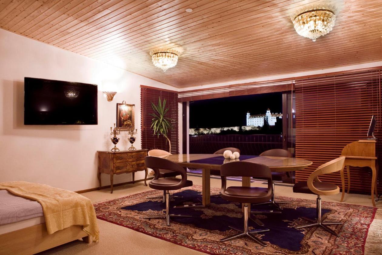 Panoramic Castle Suite With Free Private Parking Братислава Экстерьер фото