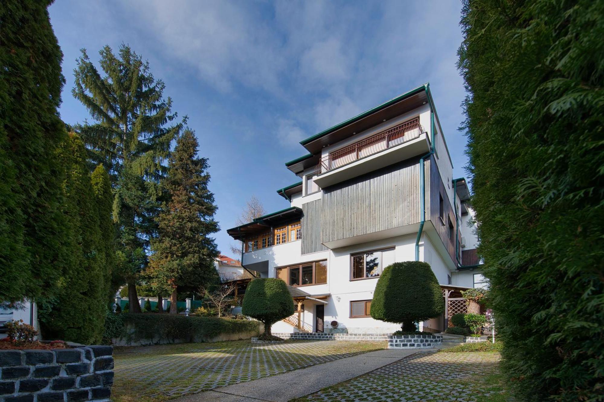 Panoramic Castle Suite With Free Private Parking Братислава Экстерьер фото